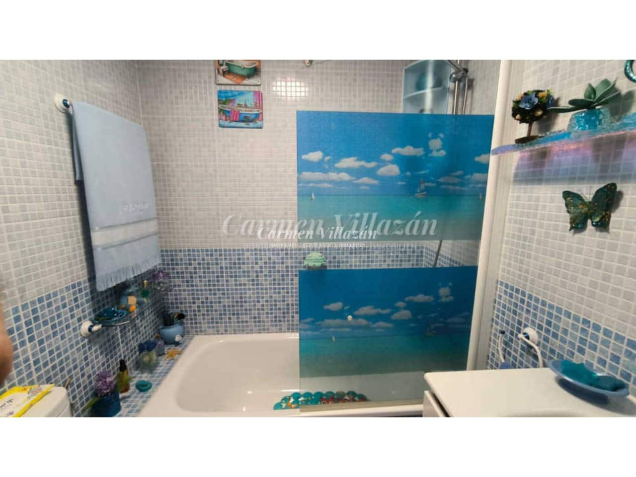 3 makuuhuone Omakotitalo myytävänä paikassa Corralejo mukana uima-altaan 
autotalli - 265 000 € (Ref: 9480614)