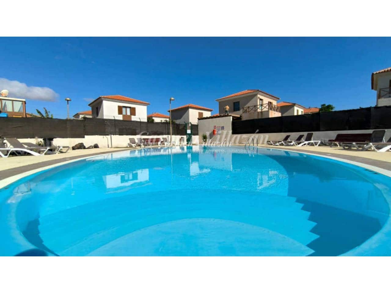 3 makuuhuone Omakotitalo myytävänä paikassa Corralejo mukana uima-altaan 
autotalli - 265 000 € (Ref: 9480614)