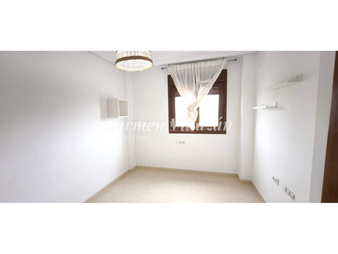 4 bedroom Apartment for sale in Antigua with garage - € 272,000 (Ref: 9480617)