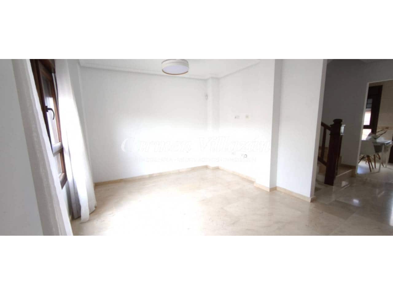 4 bedroom Apartment for sale in Antigua with garage - € 272,000 (Ref: 9480617)