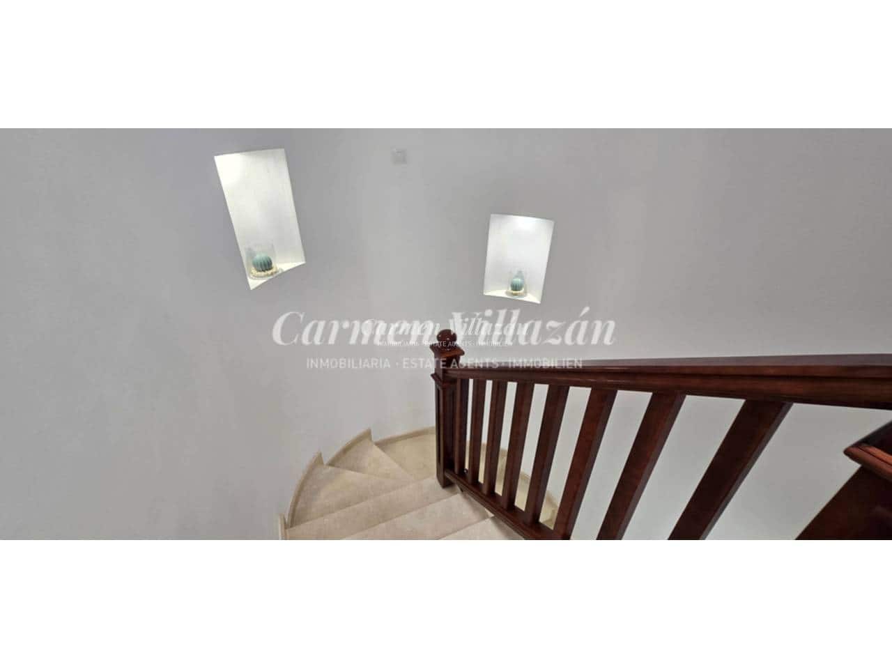 4 bedroom Apartment for sale in Antigua with garage - € 272,000 (Ref: 9480617)