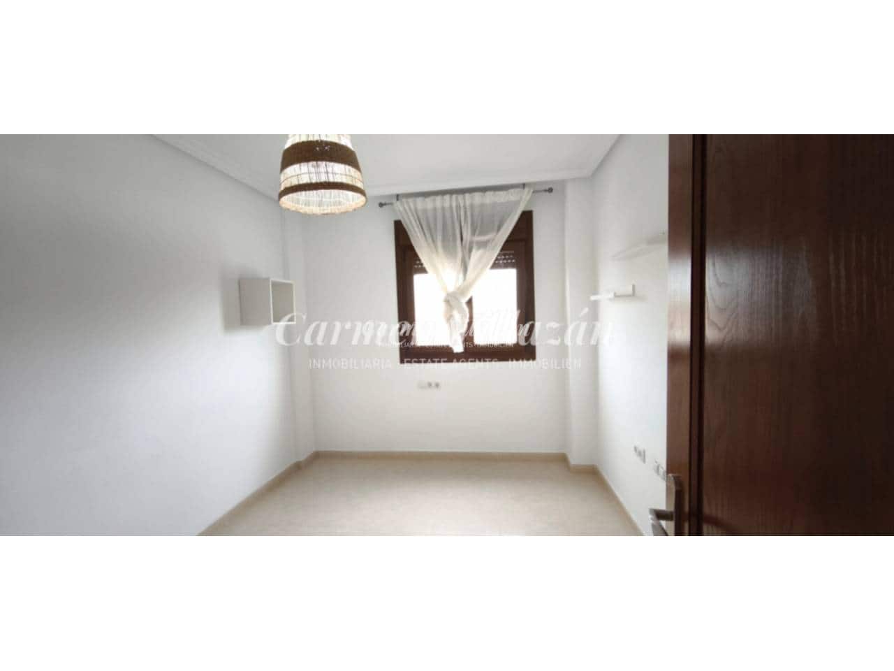 4 bedroom Apartment for sale in Antigua with garage - € 272,000 (Ref: 9480617)