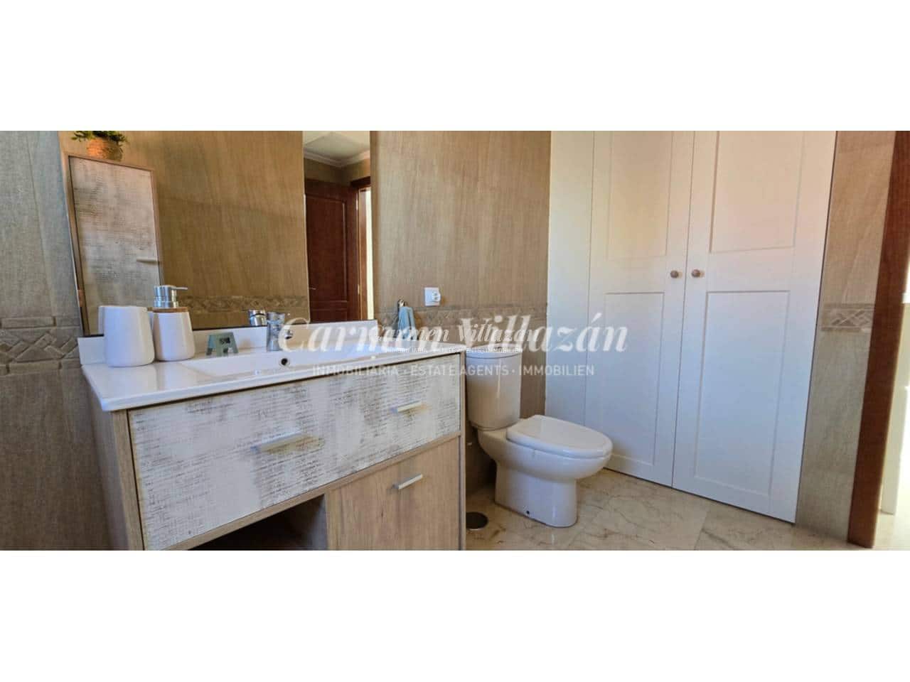 4 bedroom Apartment for sale in Antigua with garage - € 272,000 (Ref: 9480617)