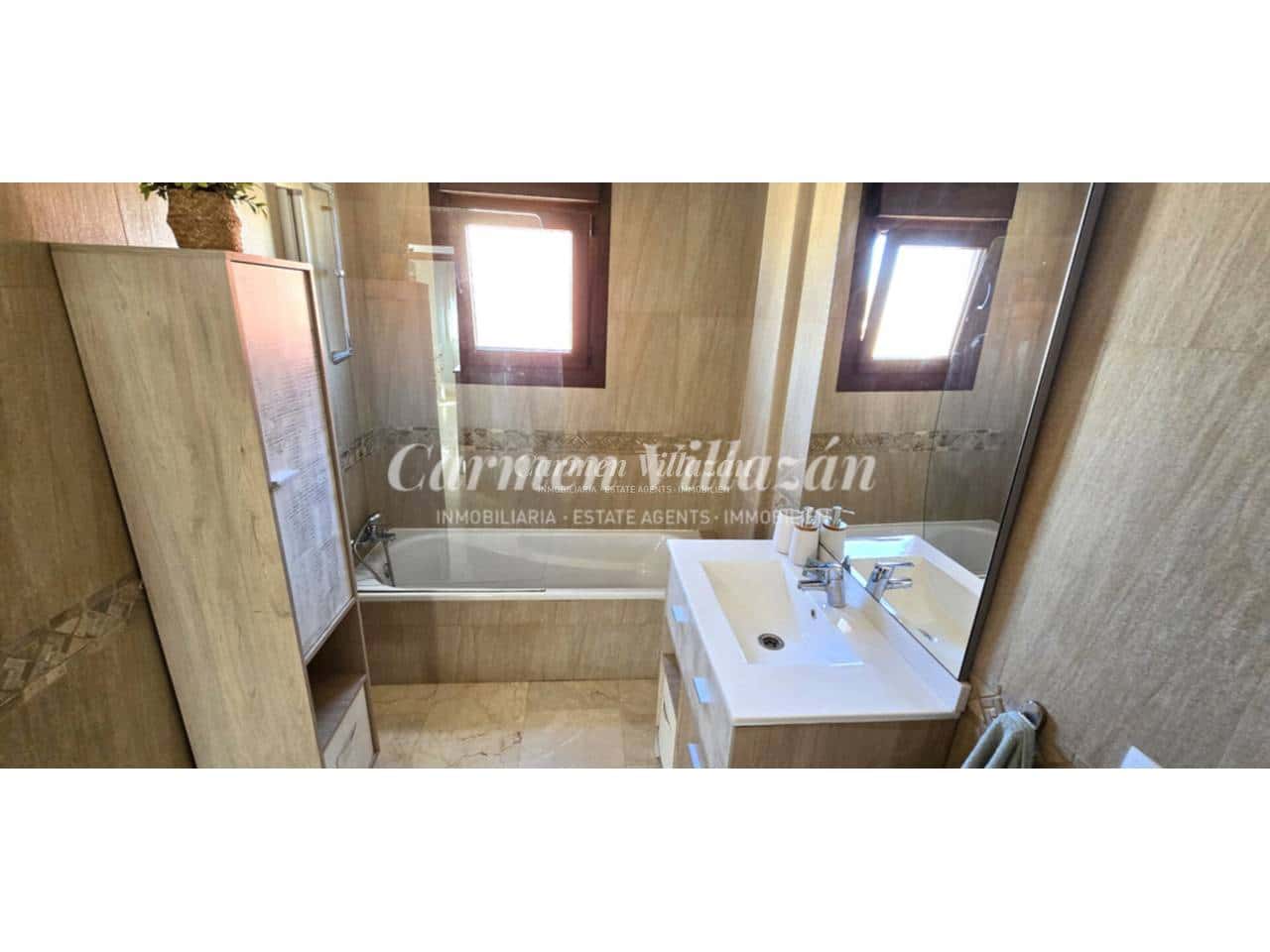 4 bedroom Apartment for sale in Antigua with garage - € 272,000 (Ref: 9480617)