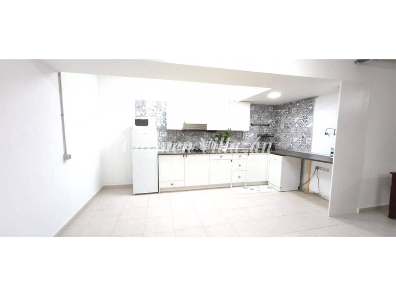 4 bedroom Apartment for sale in Antigua with garage - € 272,000 (Ref: 9480617)