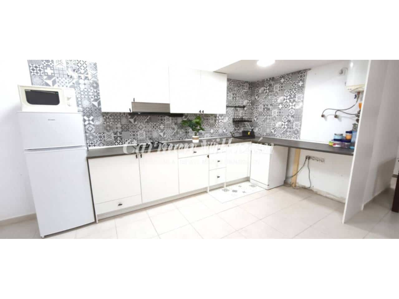 4 bedroom Apartment for sale in Antigua with garage - € 272,000 (Ref: 9480617)