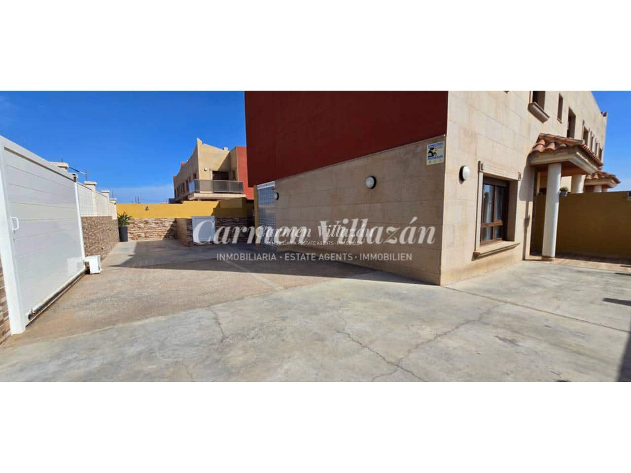 4 bedroom Apartment for sale in Antigua with garage - € 272,000 (Ref: 9480617)