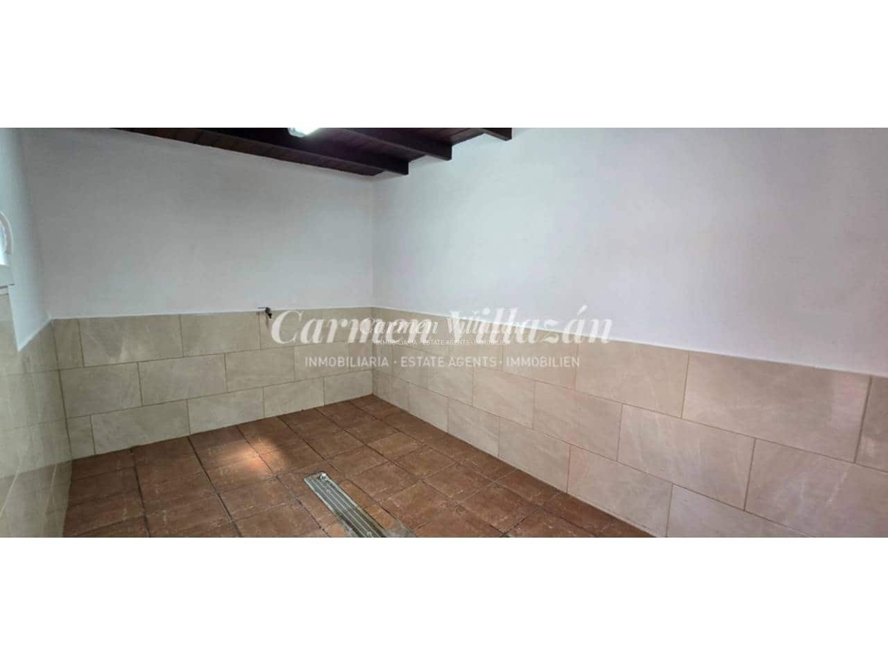 4 bedroom Apartment for sale in Antigua with garage - € 272,000 (Ref: 9480617)