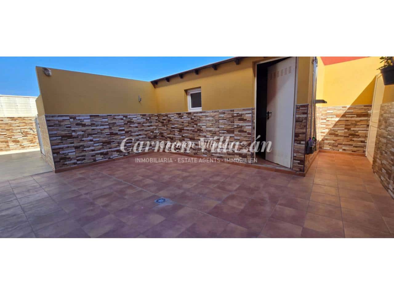 4 bedroom Apartment for sale in Antigua with garage - € 272,000 (Ref: 9480617)