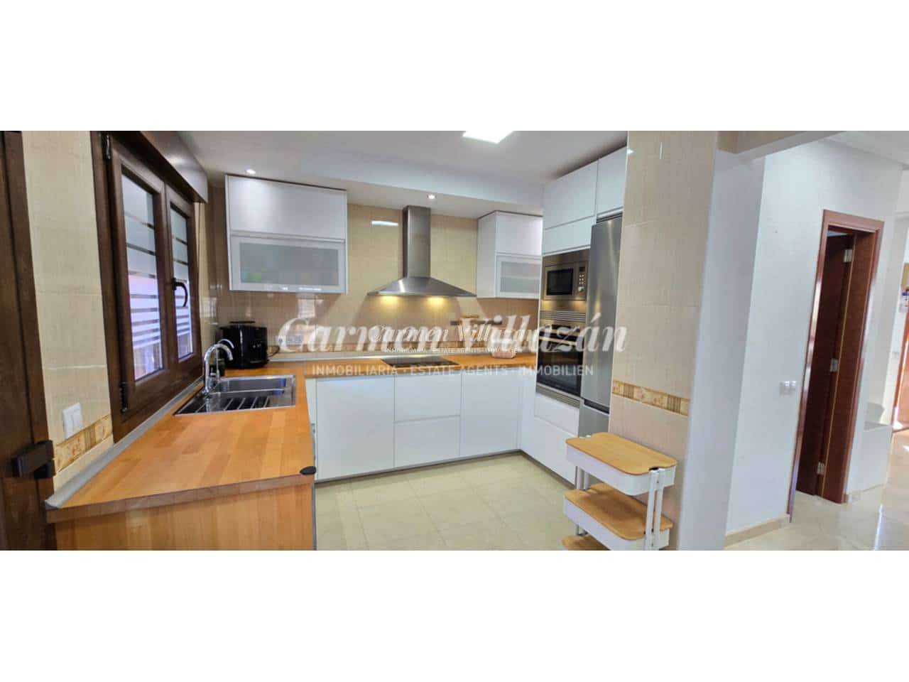 4 bedroom Apartment for sale in Antigua with garage - € 272,000 (Ref: 9480617)