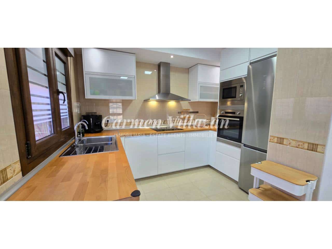 4 bedroom Apartment for sale in Antigua with garage - € 272,000 (Ref: 9480617)