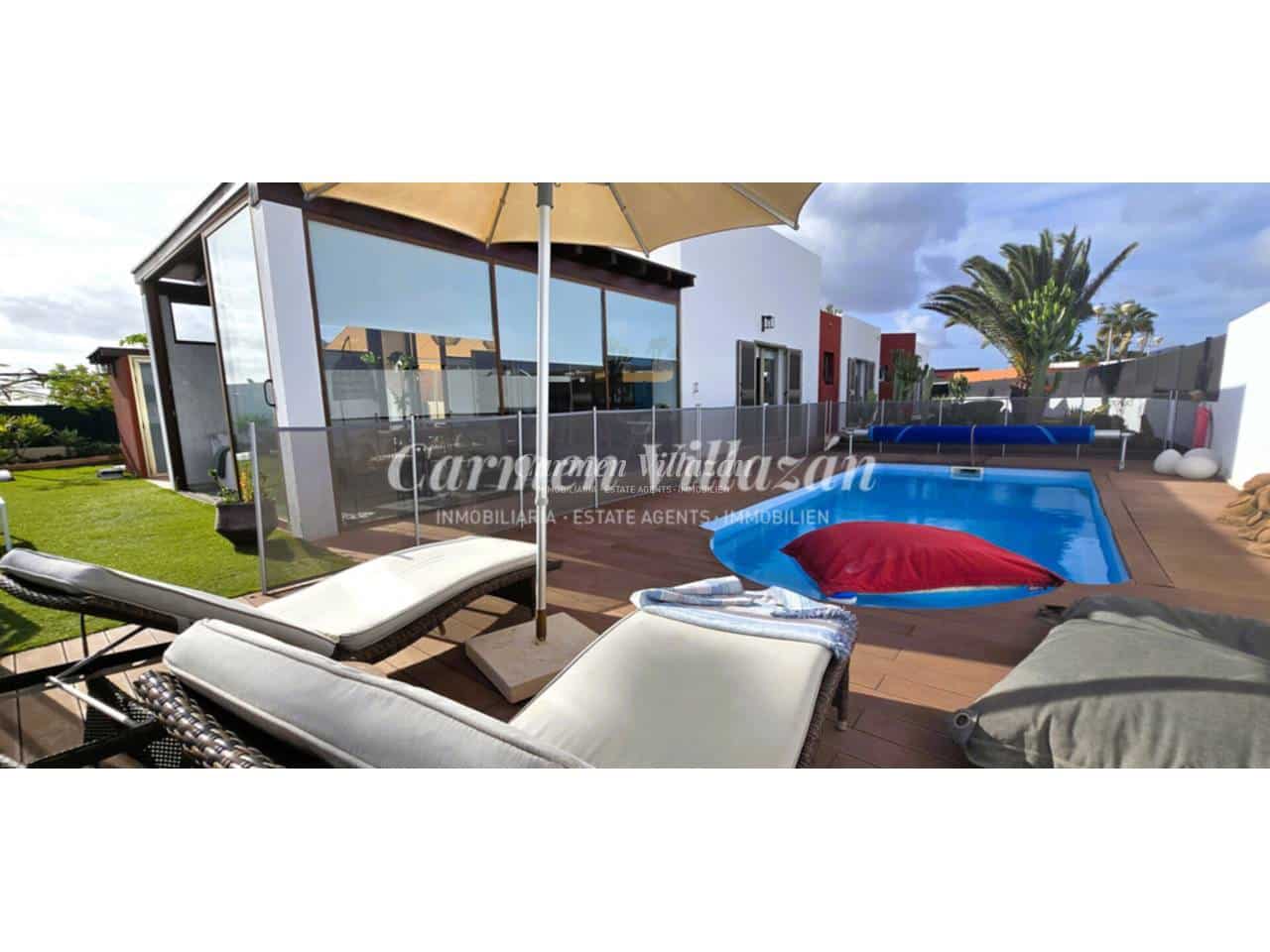 4 bedroom Villa for sale in Caleta de Fuste with pool garage - € 660,000 (Ref: 9480623)