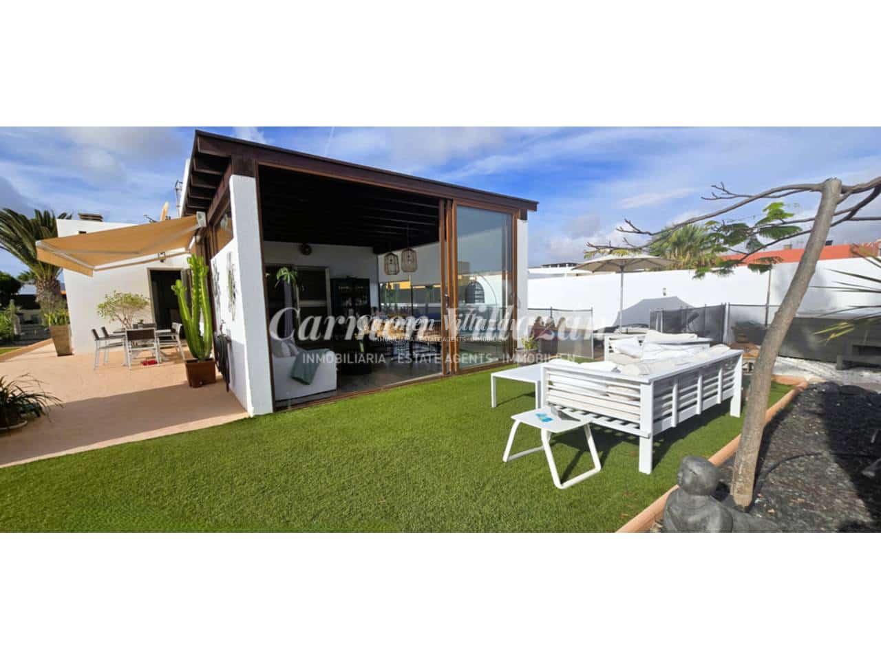 4 bedroom Villa for sale in Caleta de Fuste with pool garage - € 660,000 (Ref: 9480623)