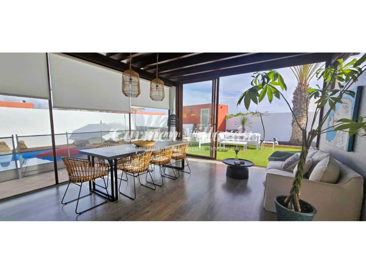 4 bedroom Villa for sale in Caleta de Fuste with pool garage - € 660,000 (Ref: 9480623)