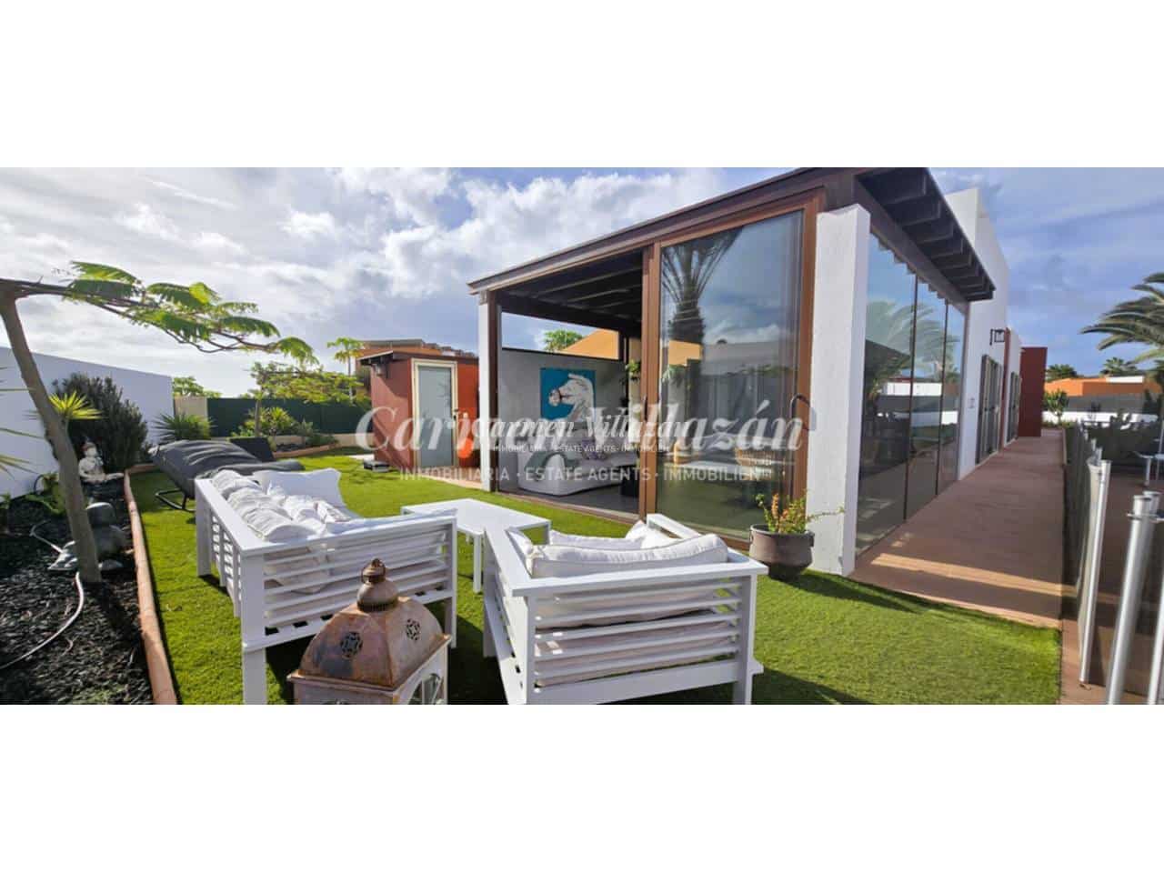 4 bedroom Villa for sale in Caleta de Fuste with pool garage - € 660,000 (Ref: 9480623)