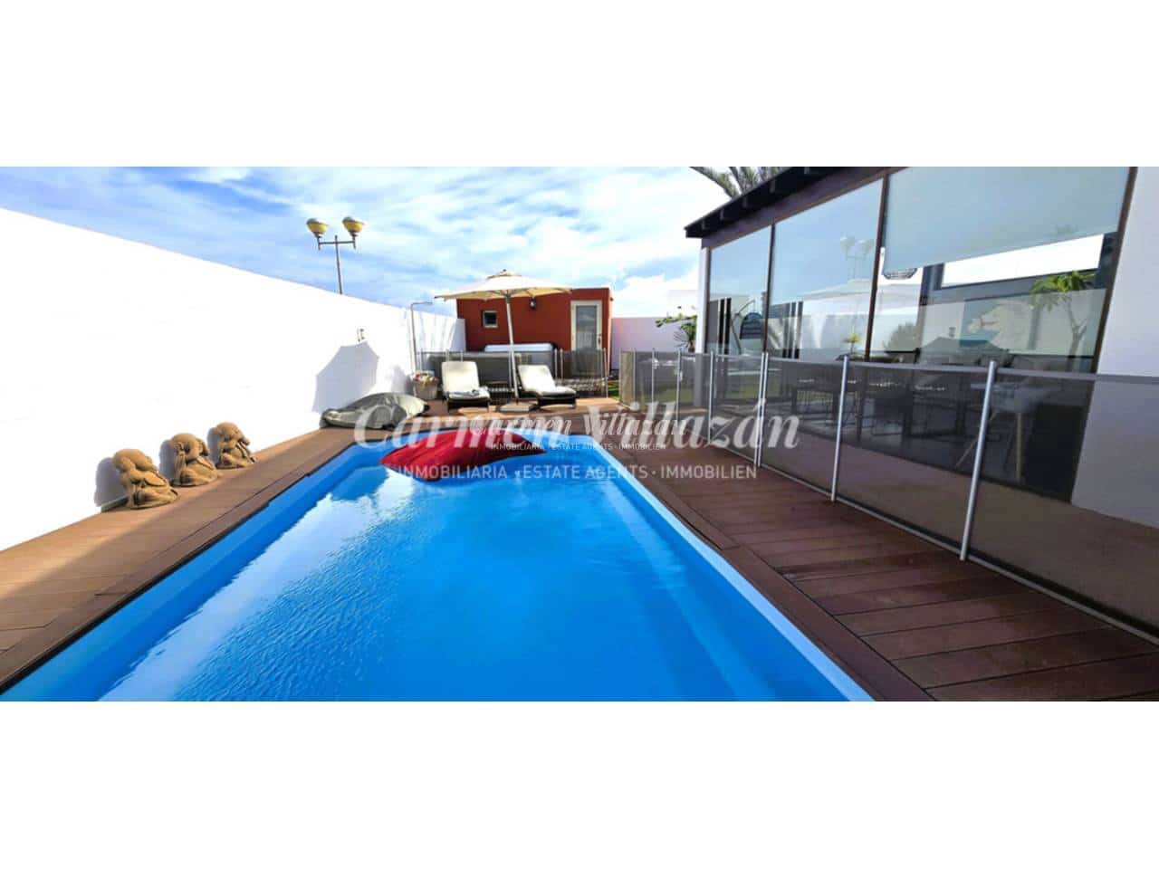 4 bedroom Villa for sale in Caleta de Fuste with pool garage - € 660,000 (Ref: 9480623)