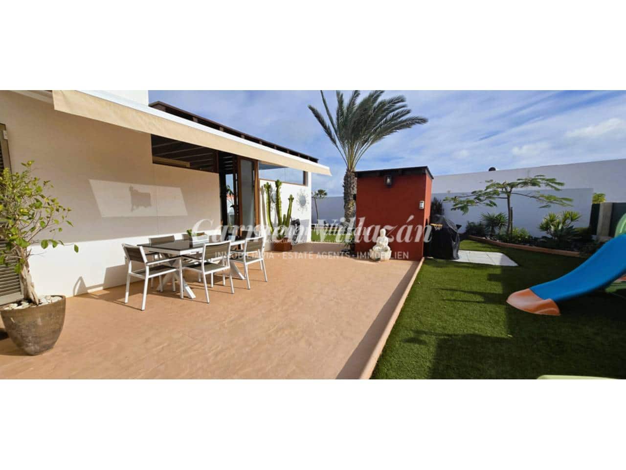 4 bedroom Villa for sale in Caleta de Fuste with pool garage - € 660,000 (Ref: 9480623)