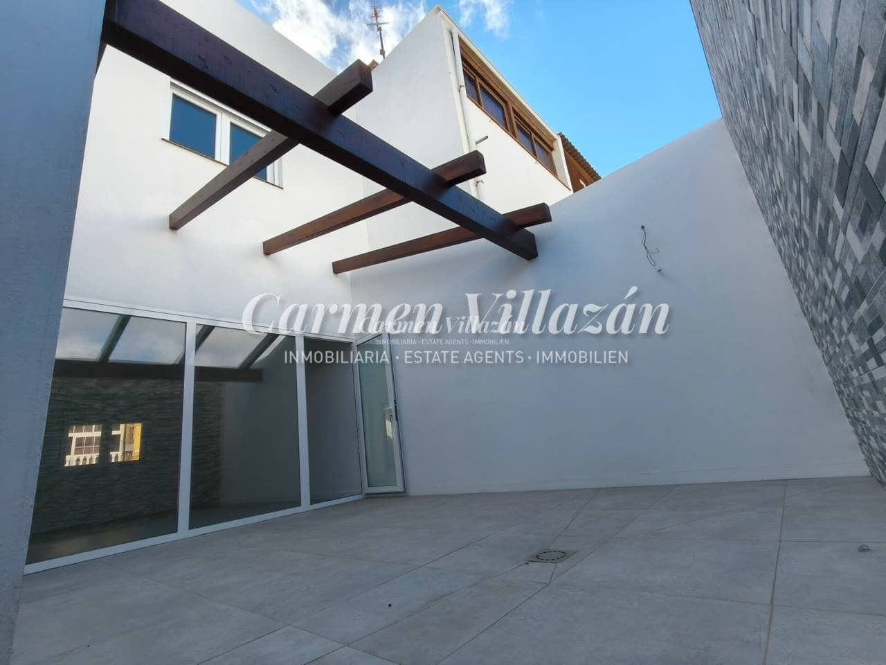 3 bedroom Apartment for sale in Puerto del Rosario with garage - € 250,000 (Ref: 9480626)