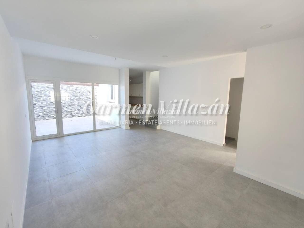 3 bedroom Apartment for sale in Puerto del Rosario with garage - € 250,000 (Ref: 9480626)