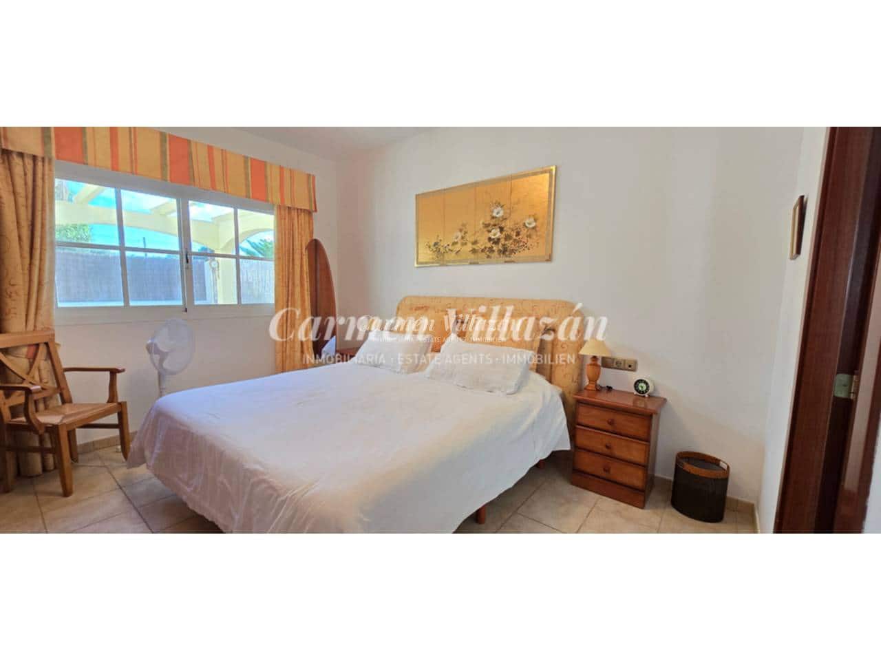 4 makuuhuone Huvila myytävänä paikassa Caleta de Fuste mukana uima-altaan 
autotalli - 499 000 € (Ref: 9480631)