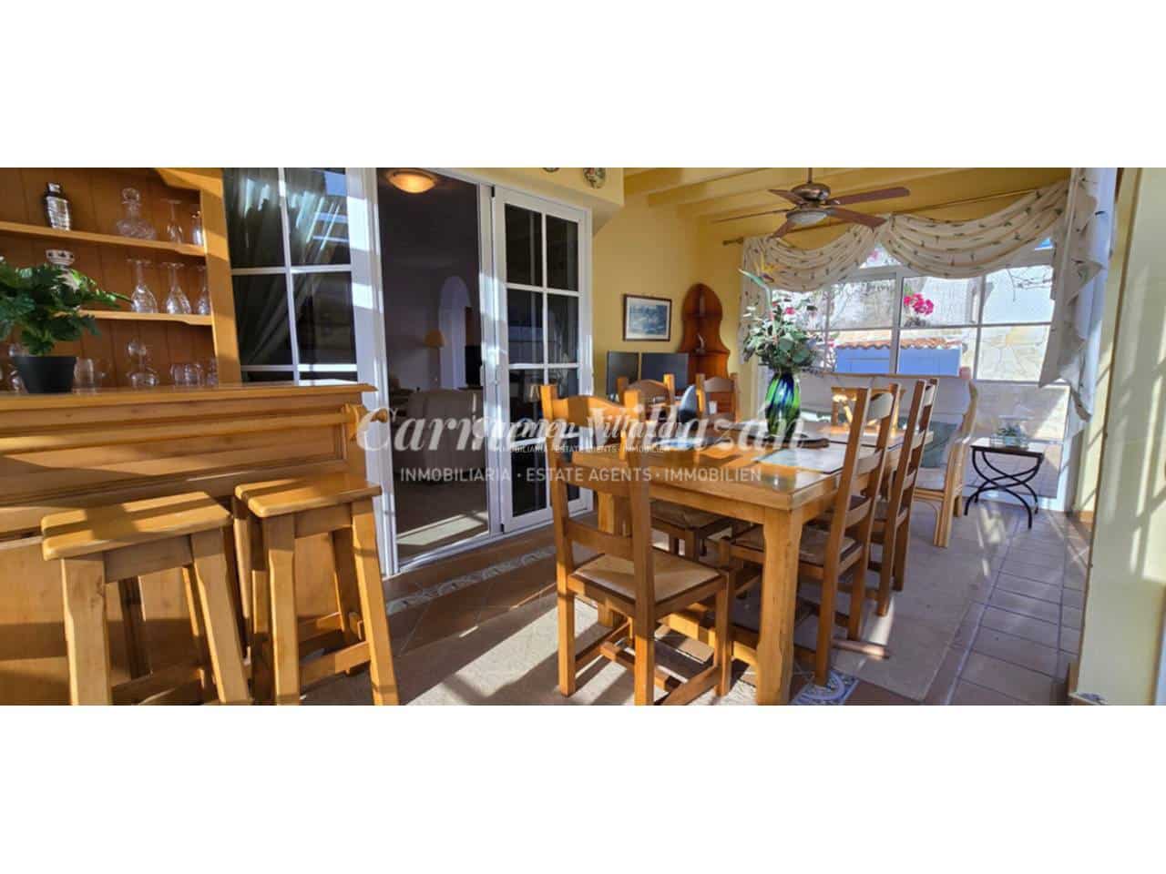 4 makuuhuone Huvila myytävänä paikassa Caleta de Fuste mukana uima-altaan 
autotalli - 499 000 € (Ref: 9480631)