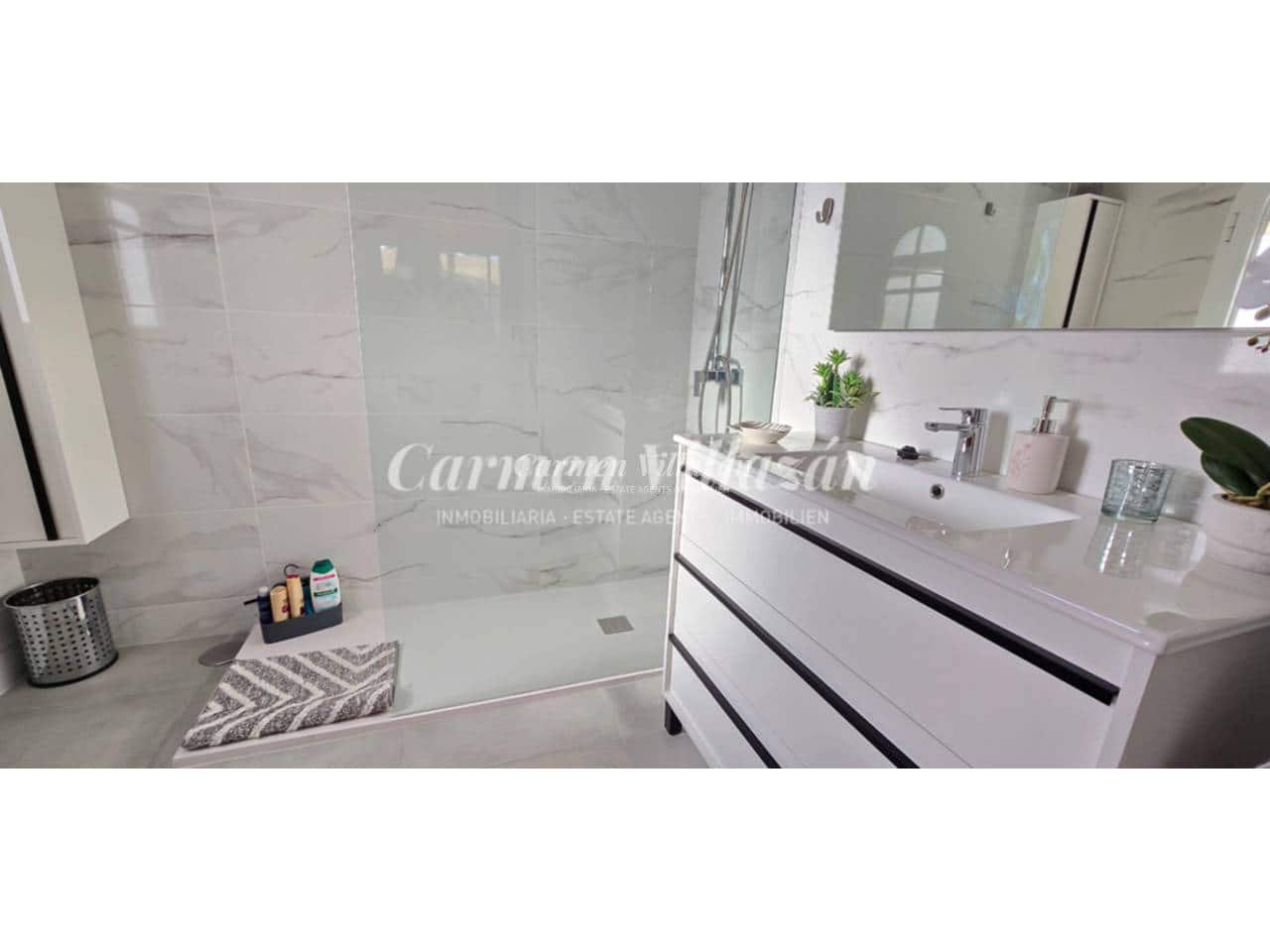 4 makuuhuone Huvila myytävänä paikassa Caleta de Fuste mukana uima-altaan 
autotalli - 499 000 € (Ref: 9480631)