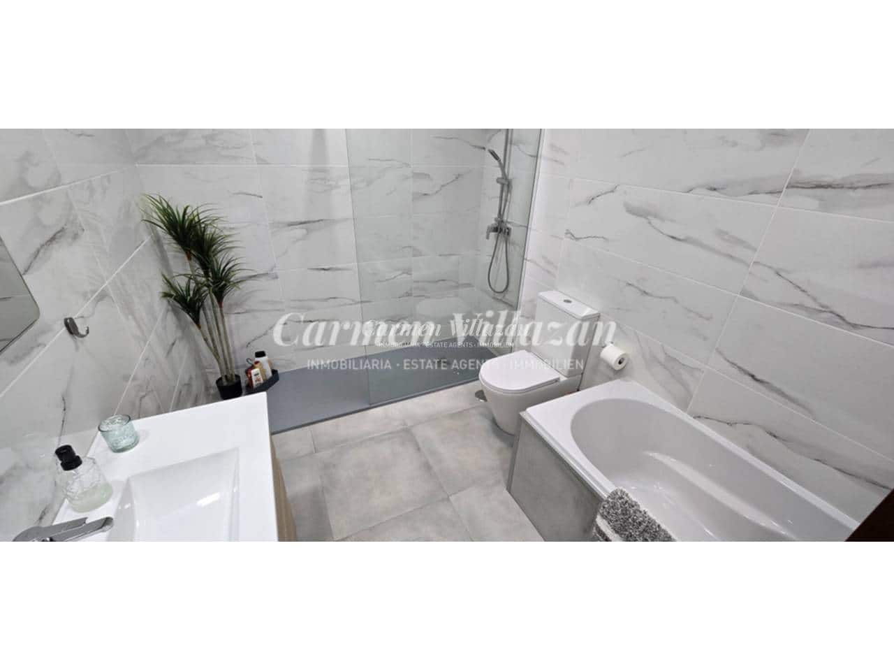 4 makuuhuone Huvila myytävänä paikassa Caleta de Fuste mukana uima-altaan 
autotalli - 499 000 € (Ref: 9480631)