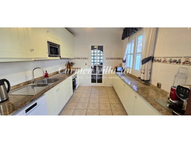 4 makuuhuone Huvila myytävänä paikassa Caleta de Fuste, Antigua mukana uima-altaan 
autotalli - 499 000 € (Ref: 9480631)