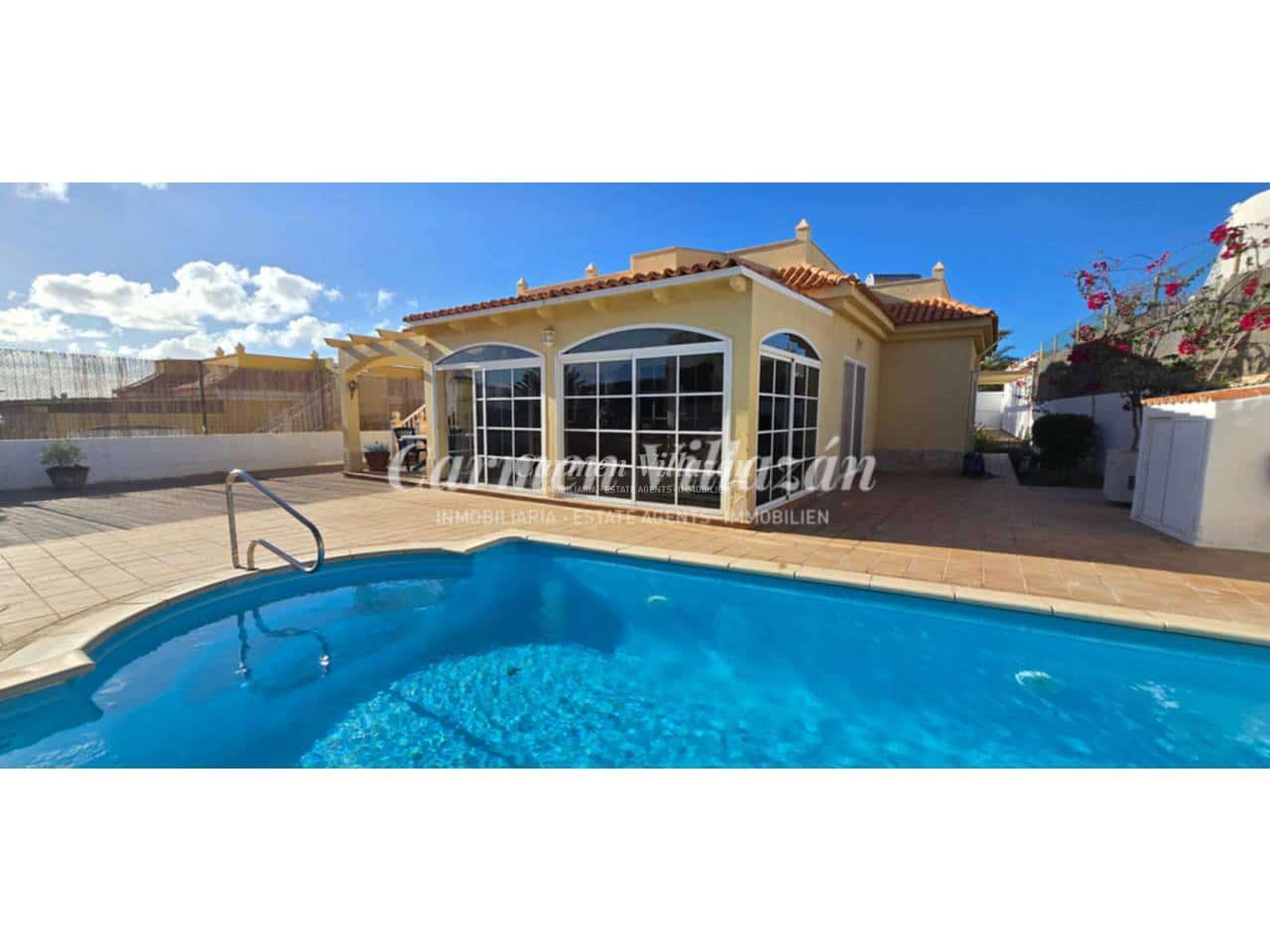 4 makuuhuone Huvila myytävänä paikassa Caleta de Fuste mukana uima-altaan 
autotalli - 499 000 € (Ref: 9480631)