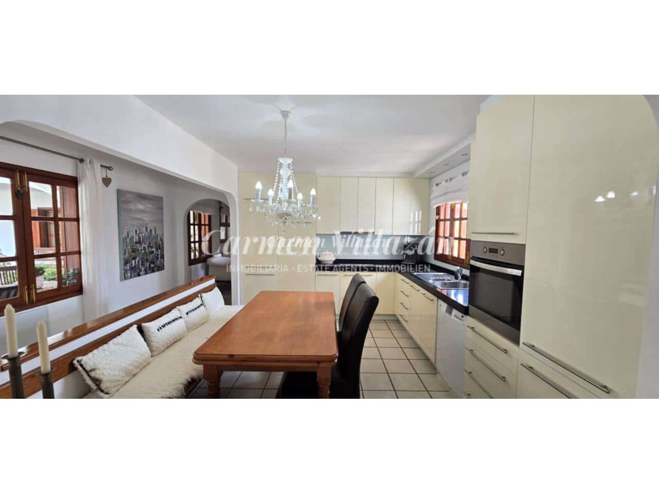 6 bedroom Villa for sale in Triquivijate with pool garage - € 1,050,000 (Ref: 9480633)