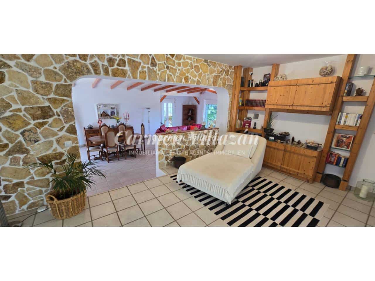 6 bedroom Villa for sale in Triquivijate with pool garage - € 1,050,000 (Ref: 9480633)