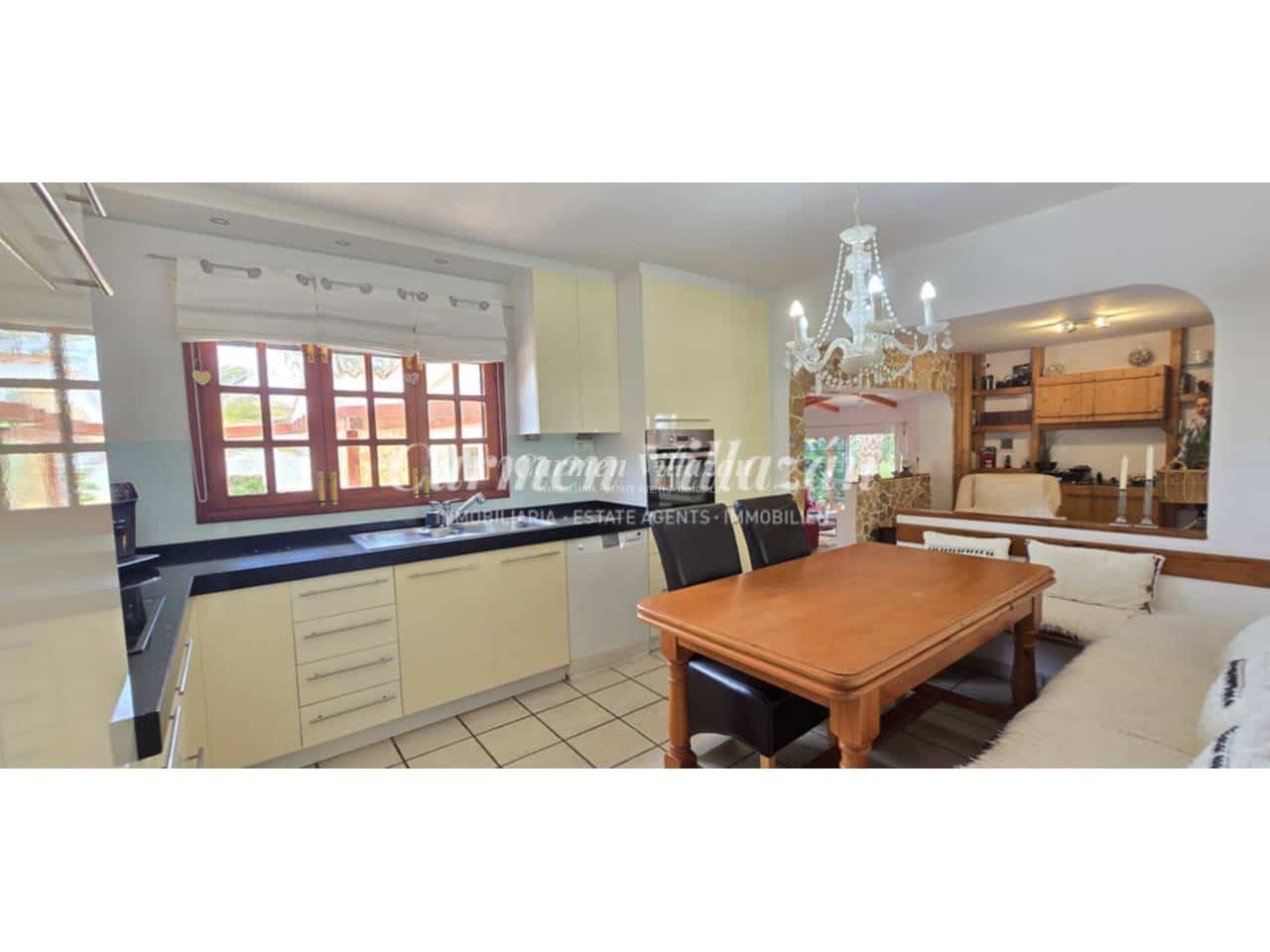 6 bedroom Villa for sale in Triquivijate with pool garage - € 1,050,000 (Ref: 9480633)