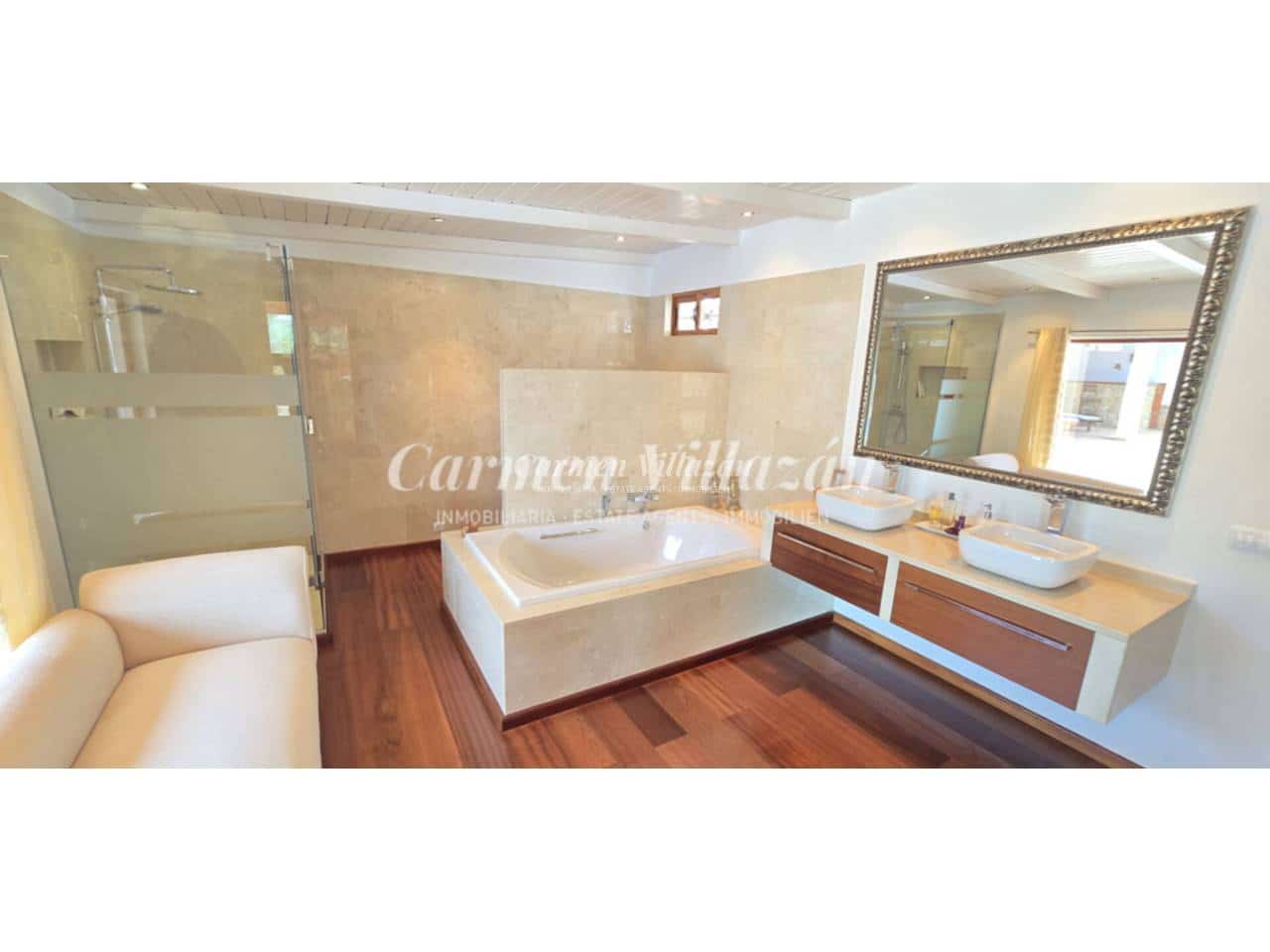 6 bedroom Villa for sale in Triquivijate with pool garage - € 1,050,000 (Ref: 9480633)