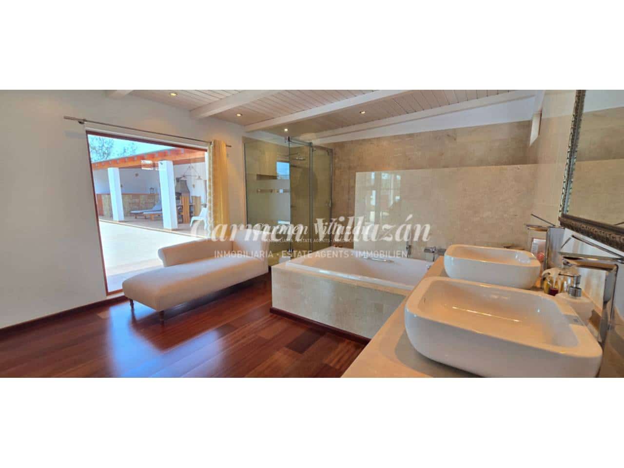 6 bedroom Villa for sale in Triquivijate with pool garage - € 1,050,000 (Ref: 9480633)