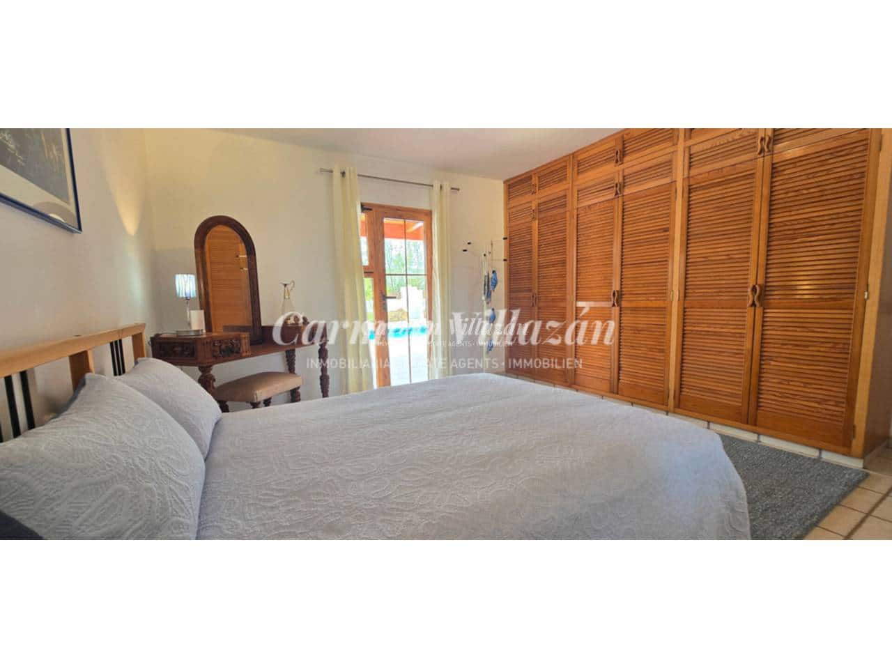 6 bedroom Villa for sale in Triquivijate with pool garage - € 1,050,000 (Ref: 9480633)