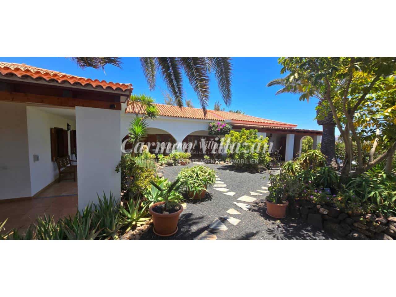 6 bedroom Villa for sale in Triquivijate with pool garage - € 1,050,000 (Ref: 9480633)