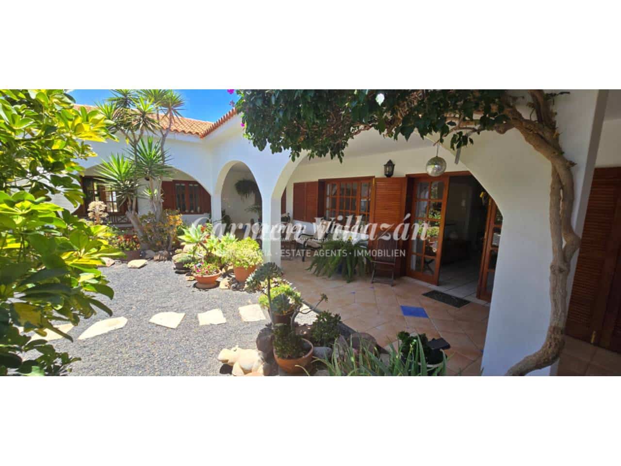 6 bedroom Villa for sale in Triquivijate with pool garage - € 1,050,000 (Ref: 9480633)