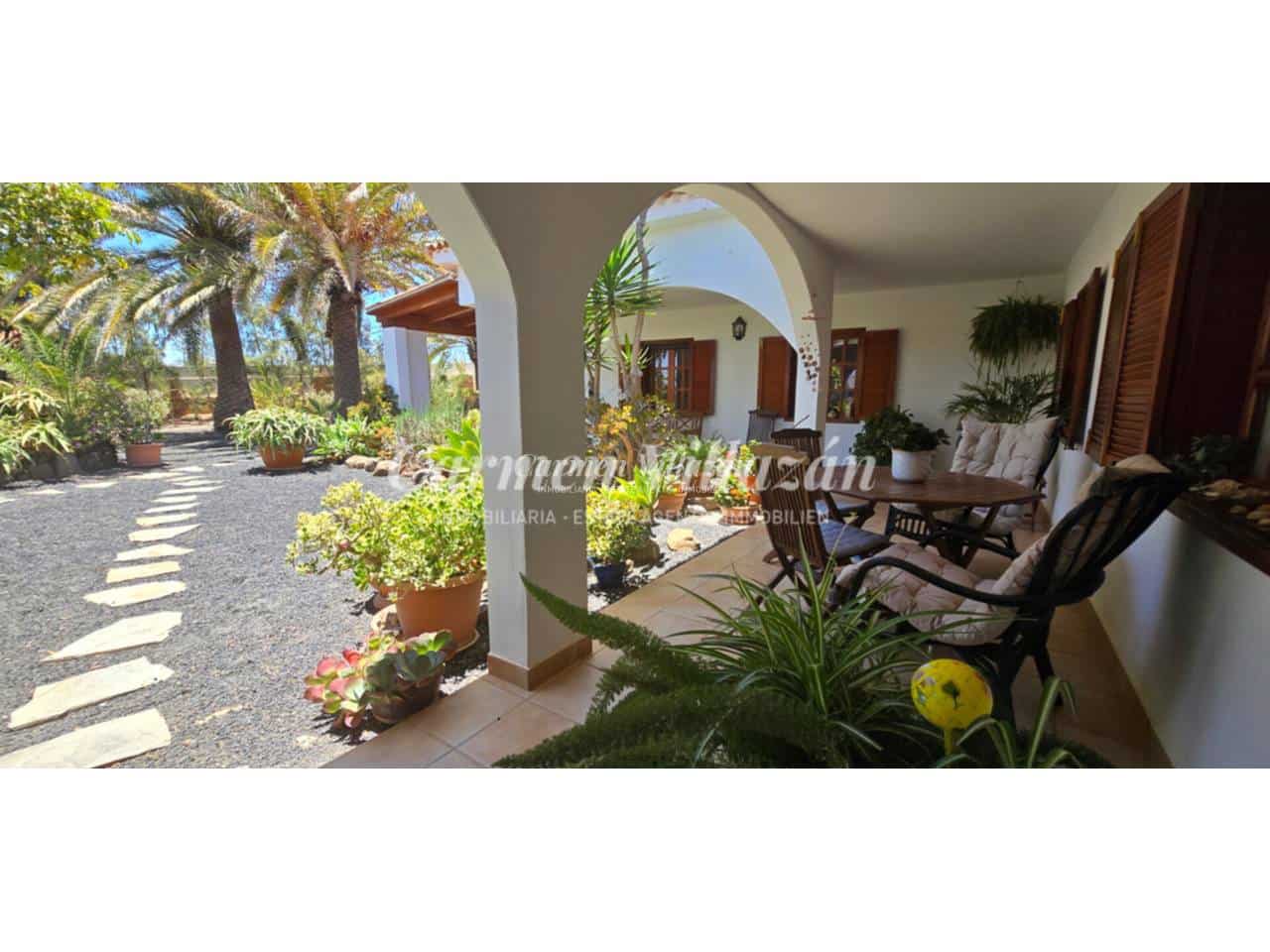 6 bedroom Villa for sale in Triquivijate with pool garage - € 1,050,000 (Ref: 9480633)