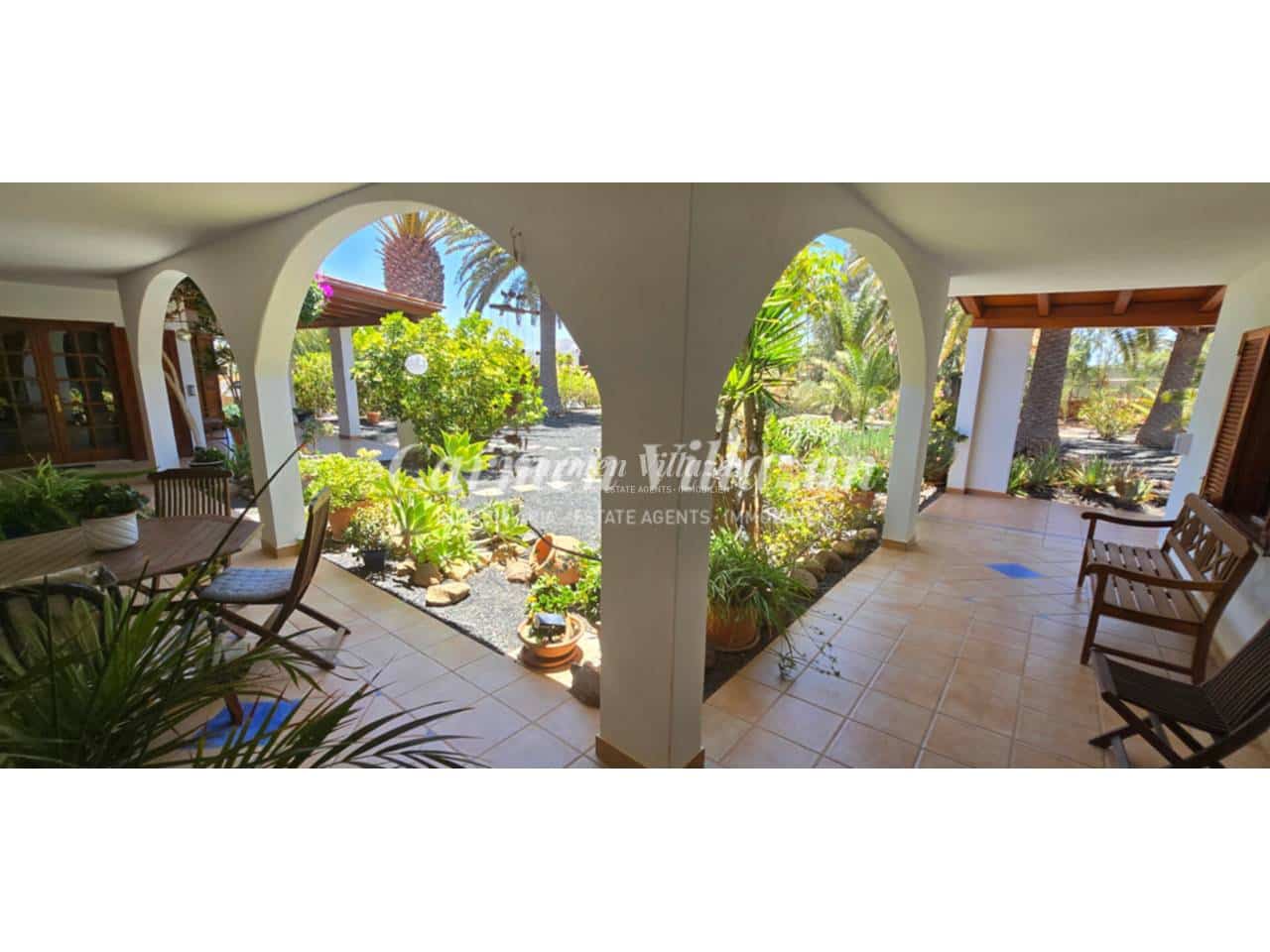 6 bedroom Villa for sale in Triquivijate with pool garage - € 1,050,000 (Ref: 9480633)