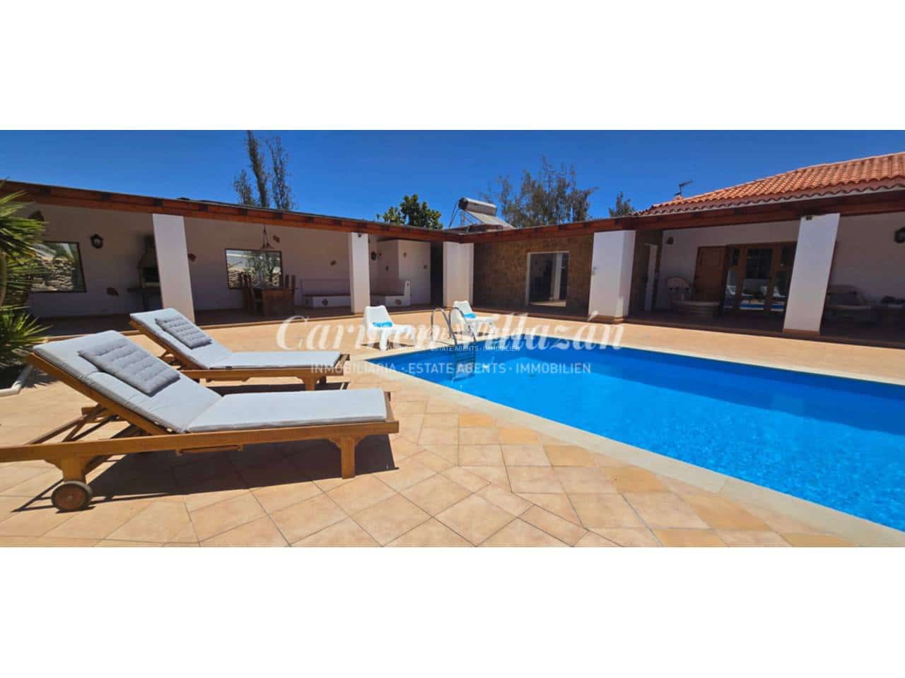 6 bedroom Villa for sale in Triquivijate with pool garage - € 1,050,000 (Ref: 9480633)