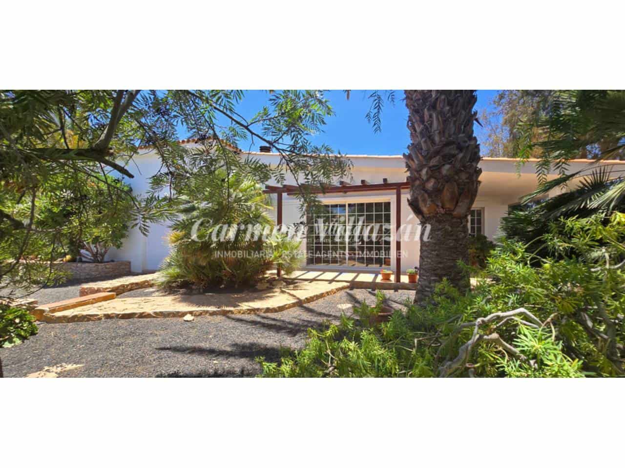 6 bedroom Villa for sale in Triquivijate with pool garage - € 1,050,000 (Ref: 9480633)