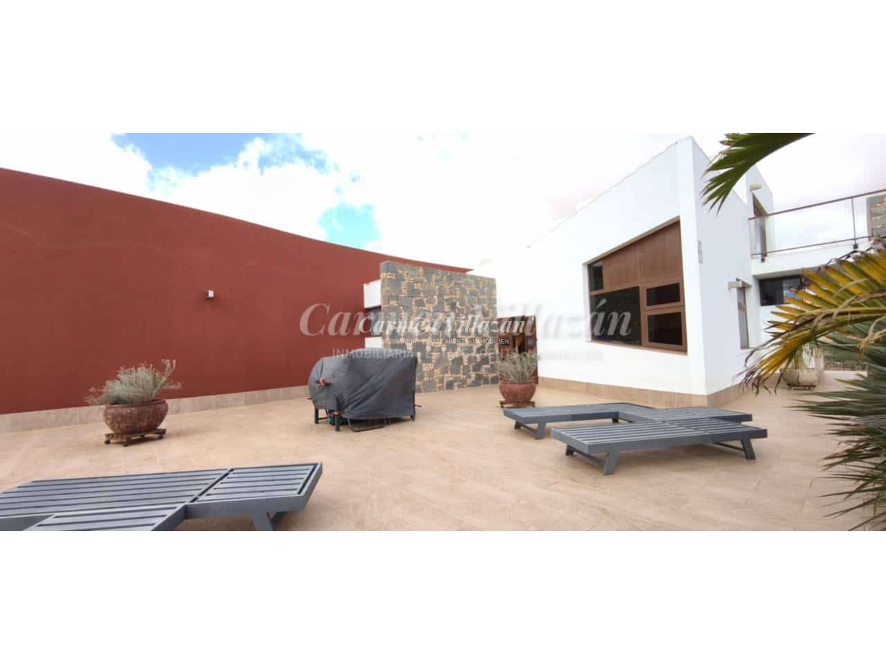 4 bedroom Villa for sale in Puerto del Rosario with garage - € 730,000 (Ref: 9480635)
