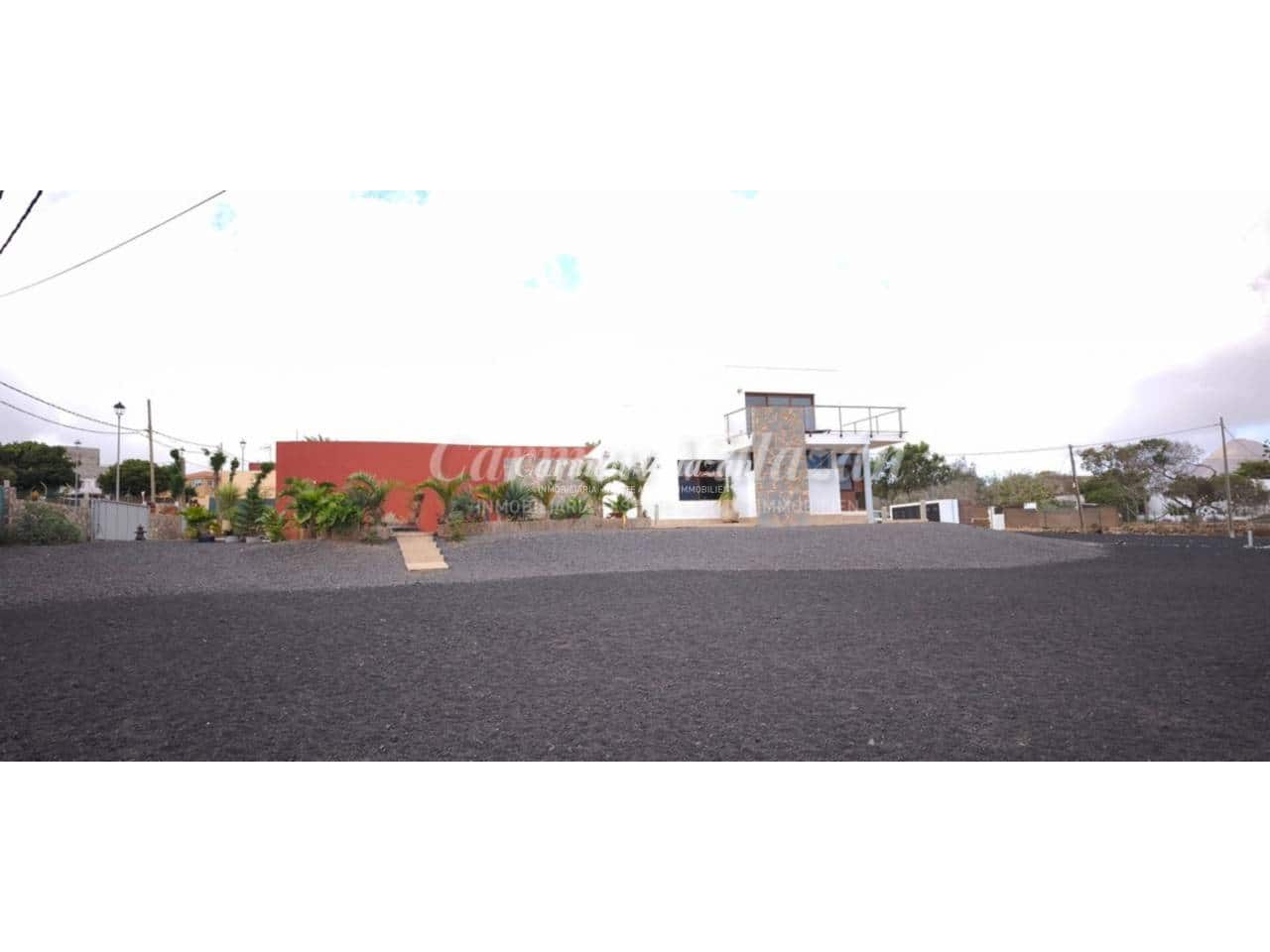 4 bedroom Villa for sale in Puerto del Rosario with garage - € 730,000 (Ref: 9480635)