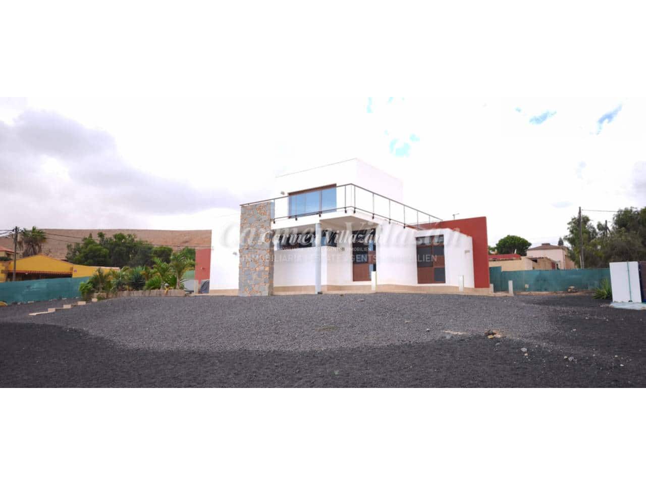 4 bedroom Villa for sale in Puerto del Rosario with garage - € 730,000 (Ref: 9480635)