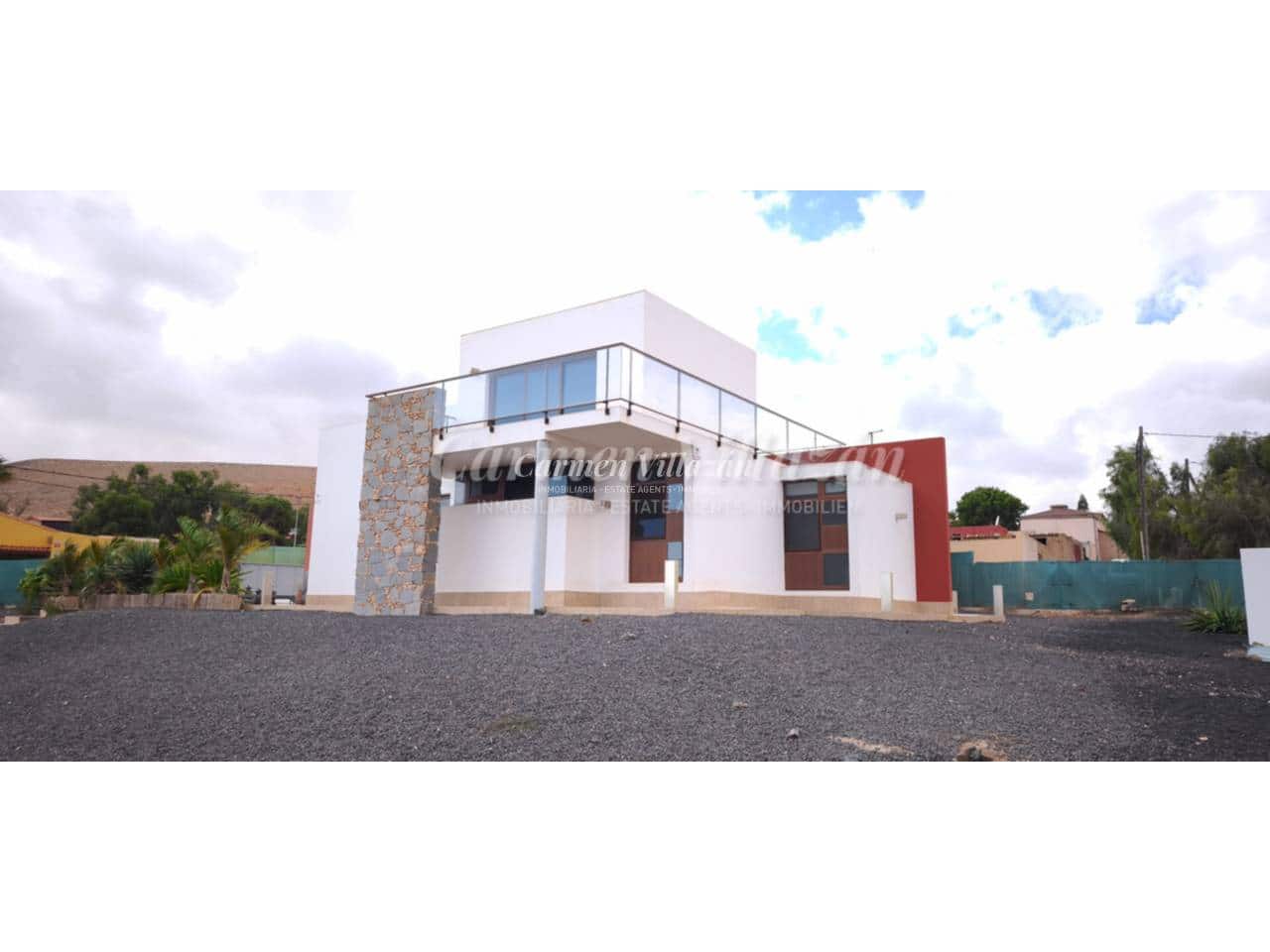 4 bedroom Villa for sale in Puerto del Rosario with garage - € 730,000 (Ref: 9480635)