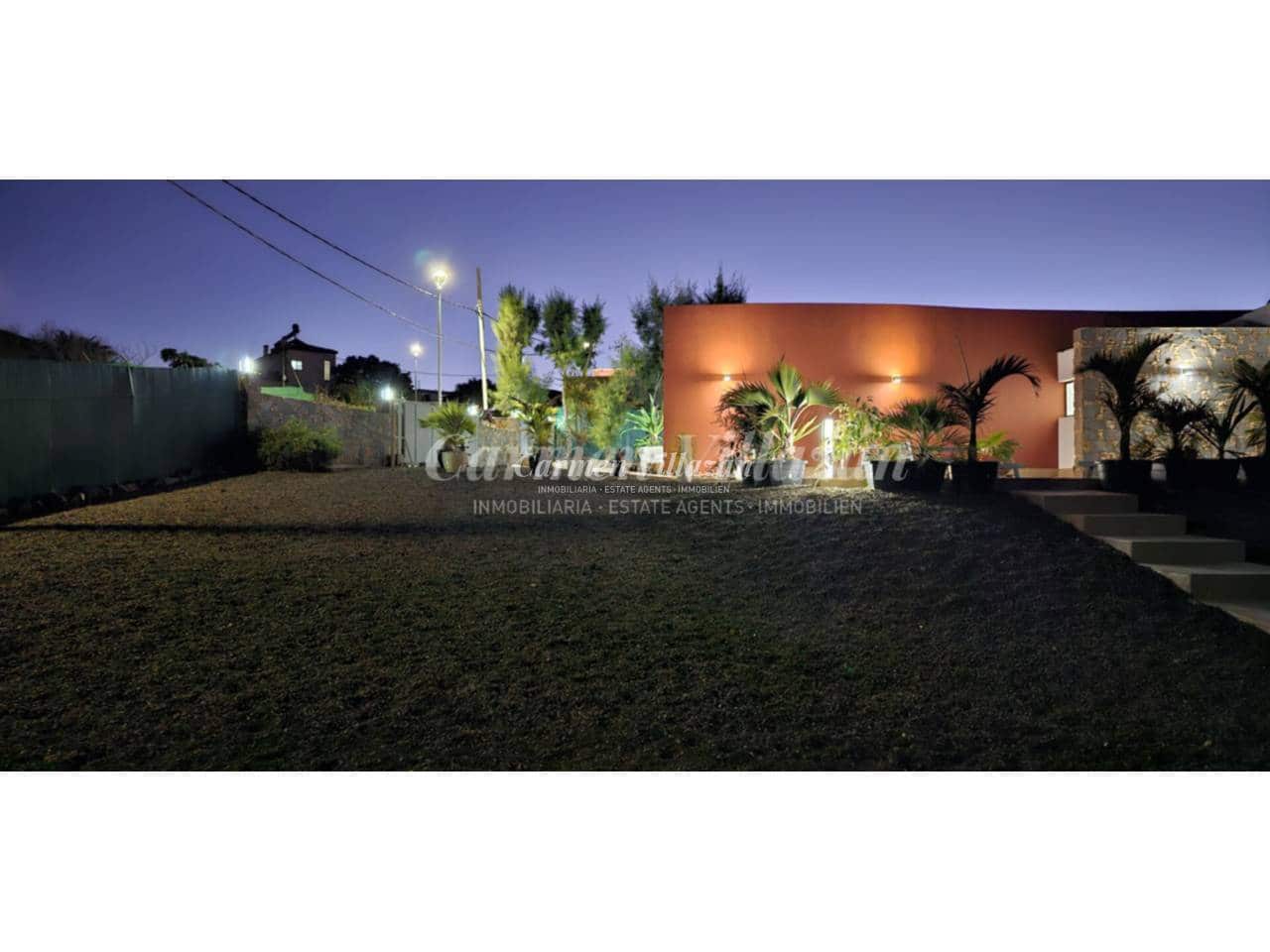 4 bedroom Villa for sale in Puerto del Rosario with garage - € 730,000 (Ref: 9480635)