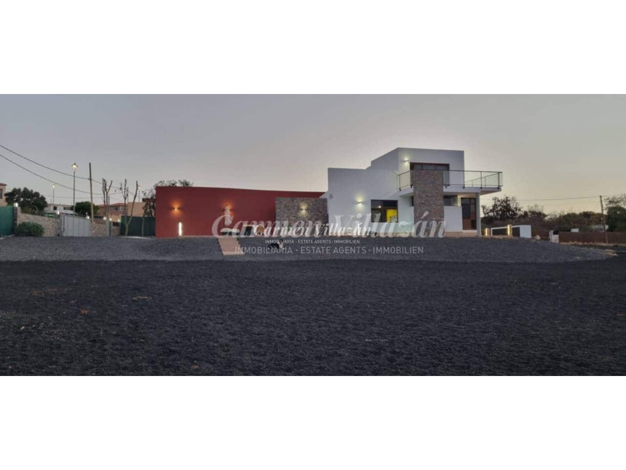 4 bedroom Villa for sale in Puerto del Rosario with garage - € 730,000 (Ref: 9480635)