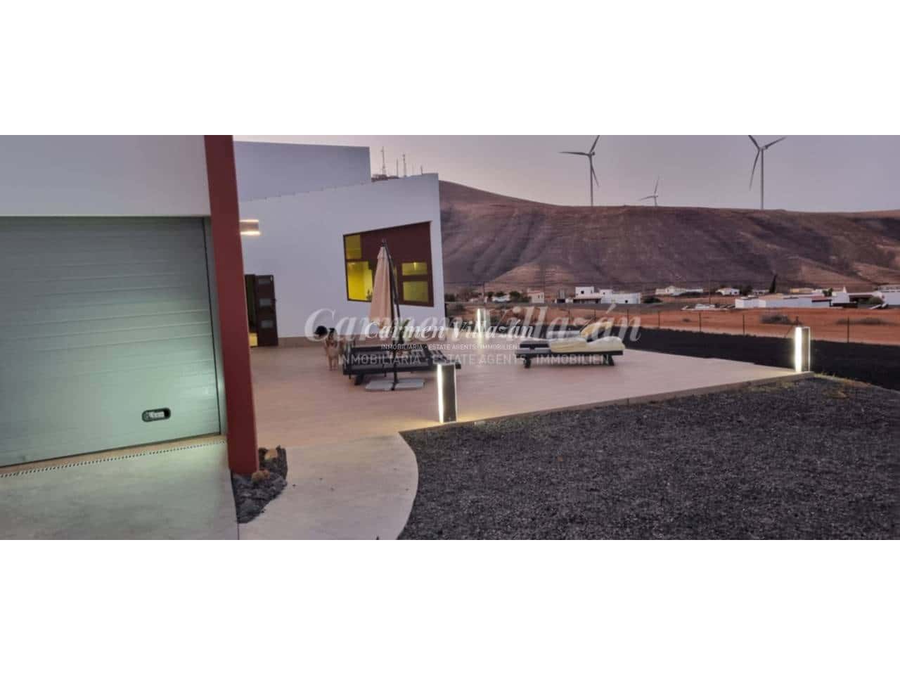 4 bedroom Villa for sale in Puerto del Rosario with garage - € 730,000 (Ref: 9480635)