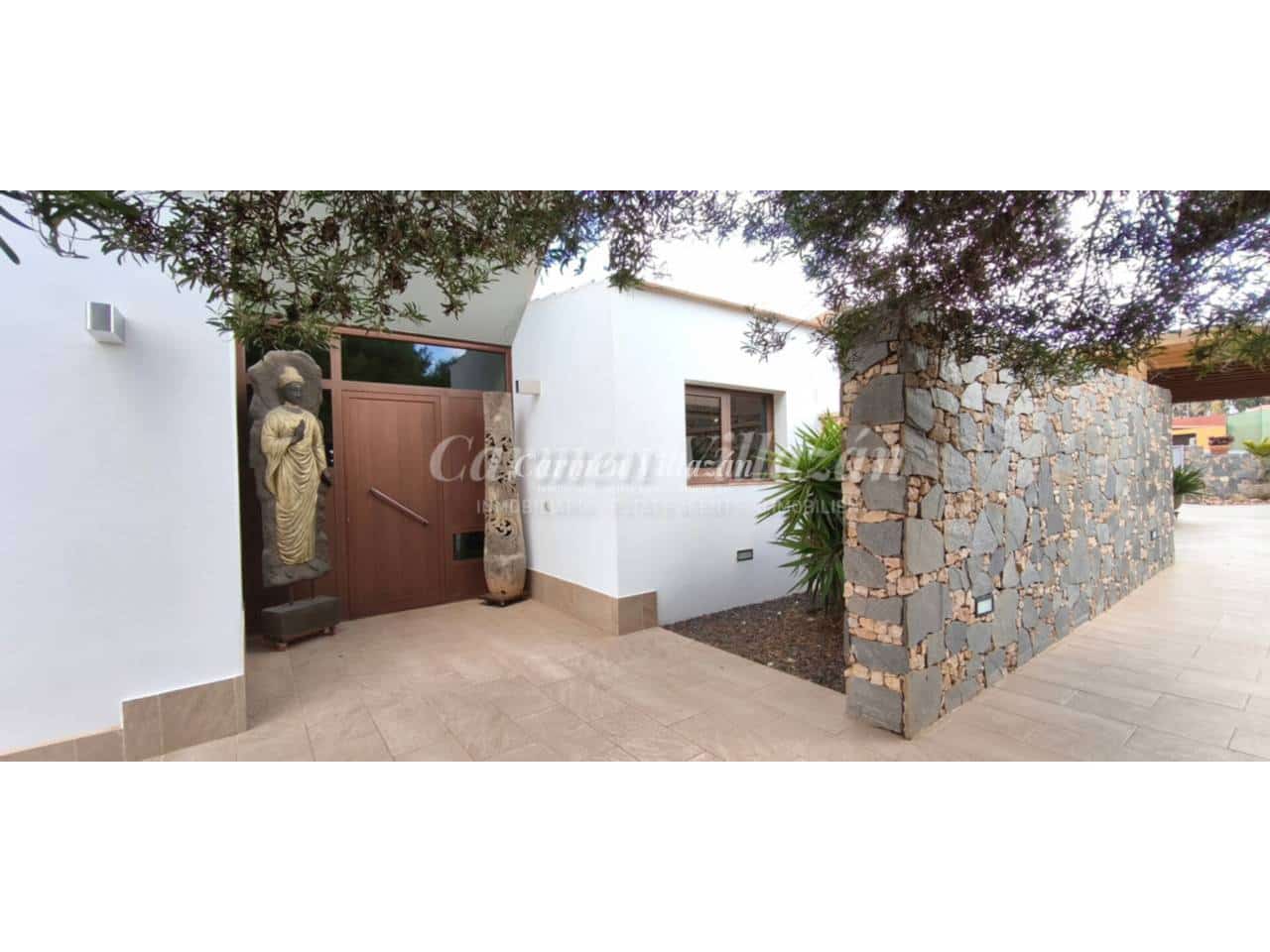 4 bedroom Villa for sale in Puerto del Rosario with garage - € 730,000 (Ref: 9480635)