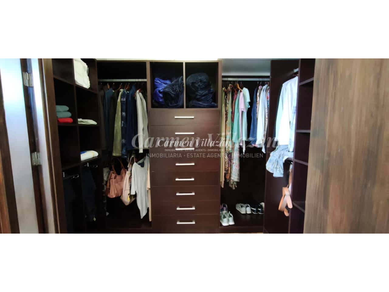 4 bedroom Villa for sale in Puerto del Rosario with garage - € 730,000 (Ref: 9480635)